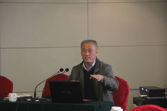 潍坊市教科院教研专家薛炳群作学术报告