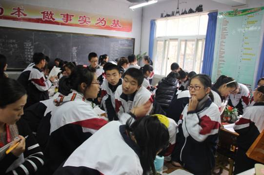 昌乐二中课堂的小组讨论